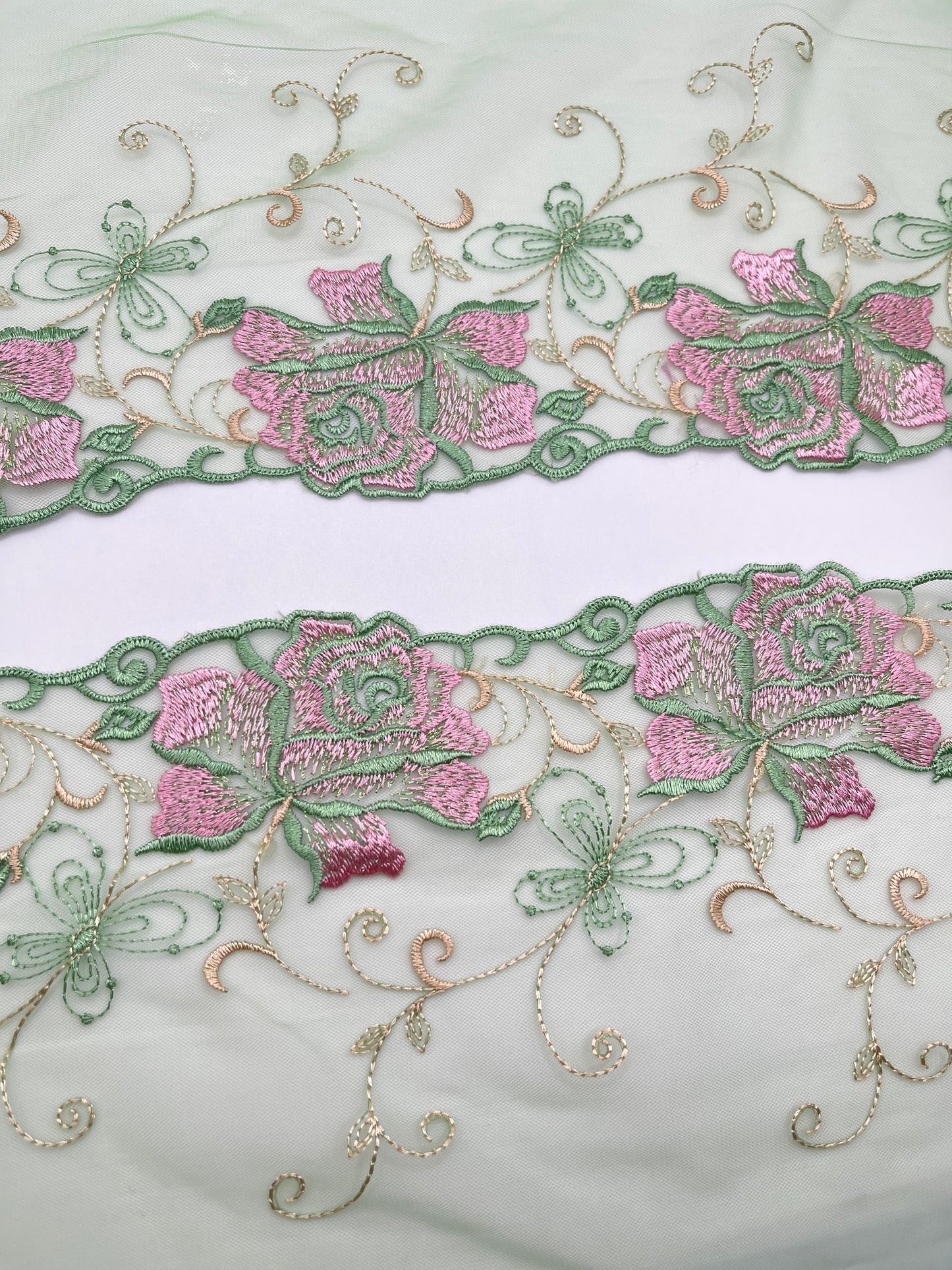 Rose Vert - Dentelle de Tulle Brodée 1 Metre (miroir)