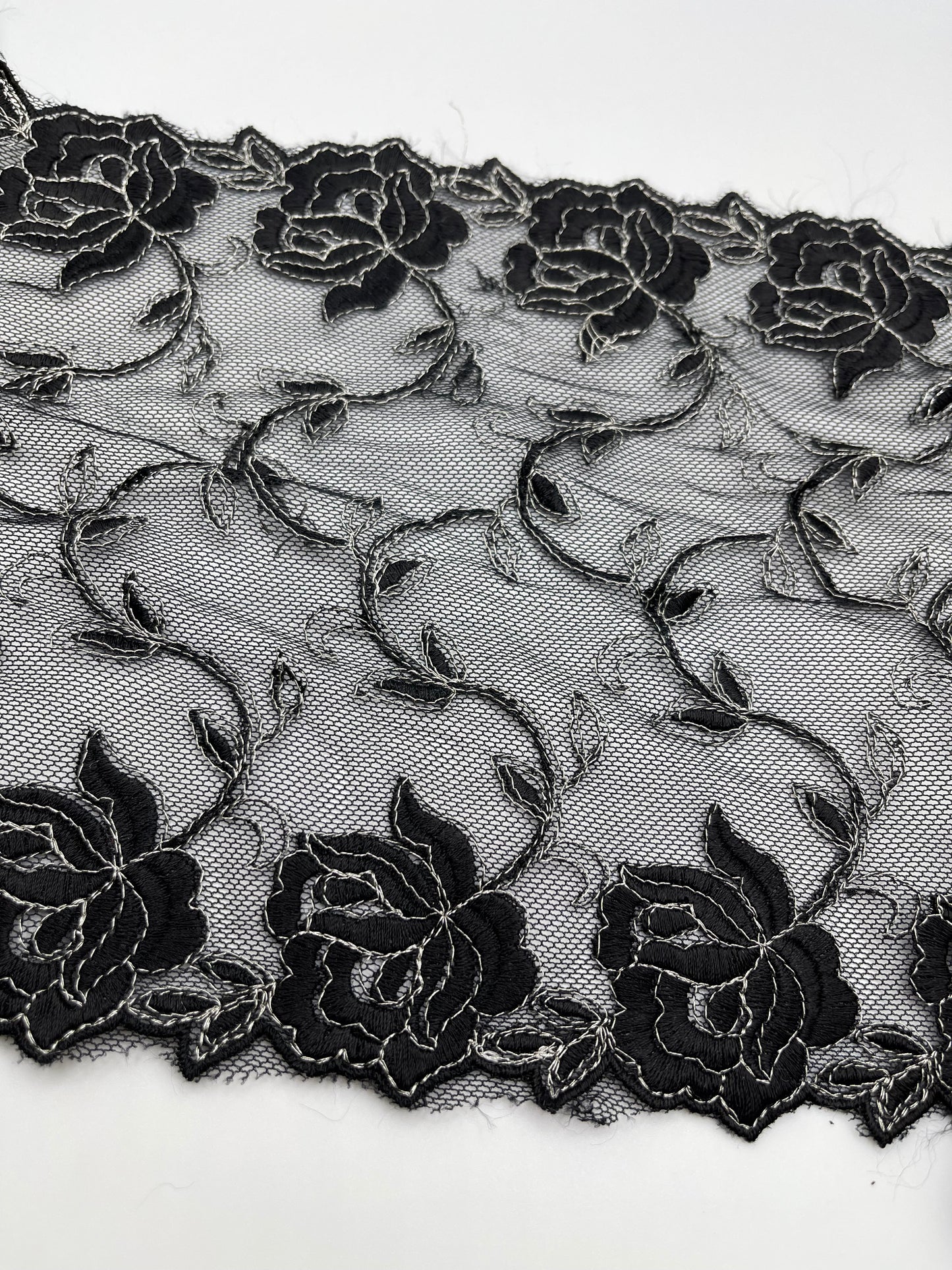 Rose de Minuit - Dentelle Tulle Brodée