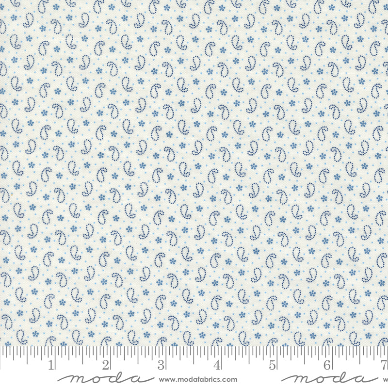 Denim & Daisies by Fig Tree & Co - Blue Paisly - Moda