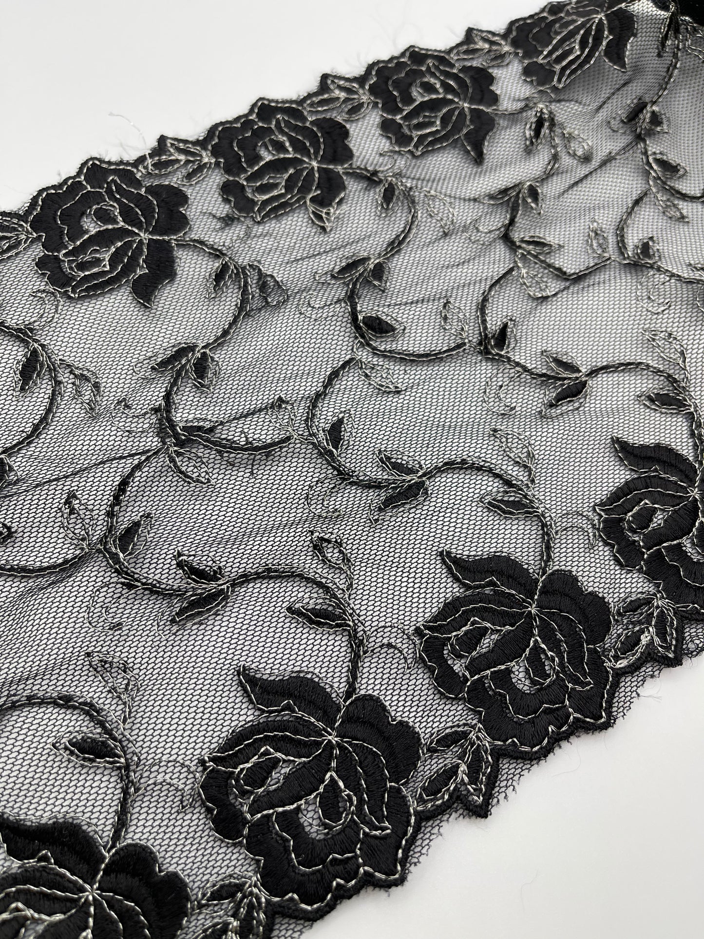 Rose de Minuit - Dentelle Tulle Brodée