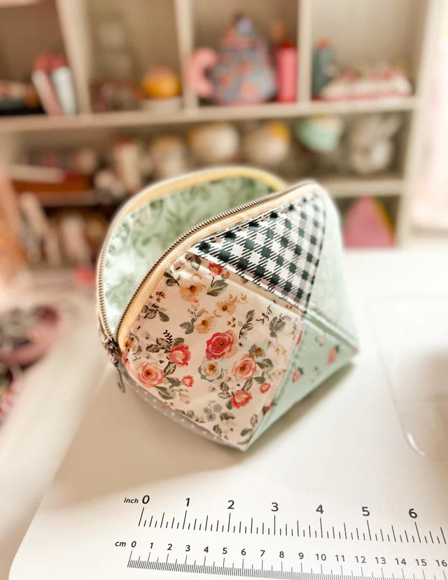 Minki Kim Criss Cross Pouch Set - Printed Pattern English