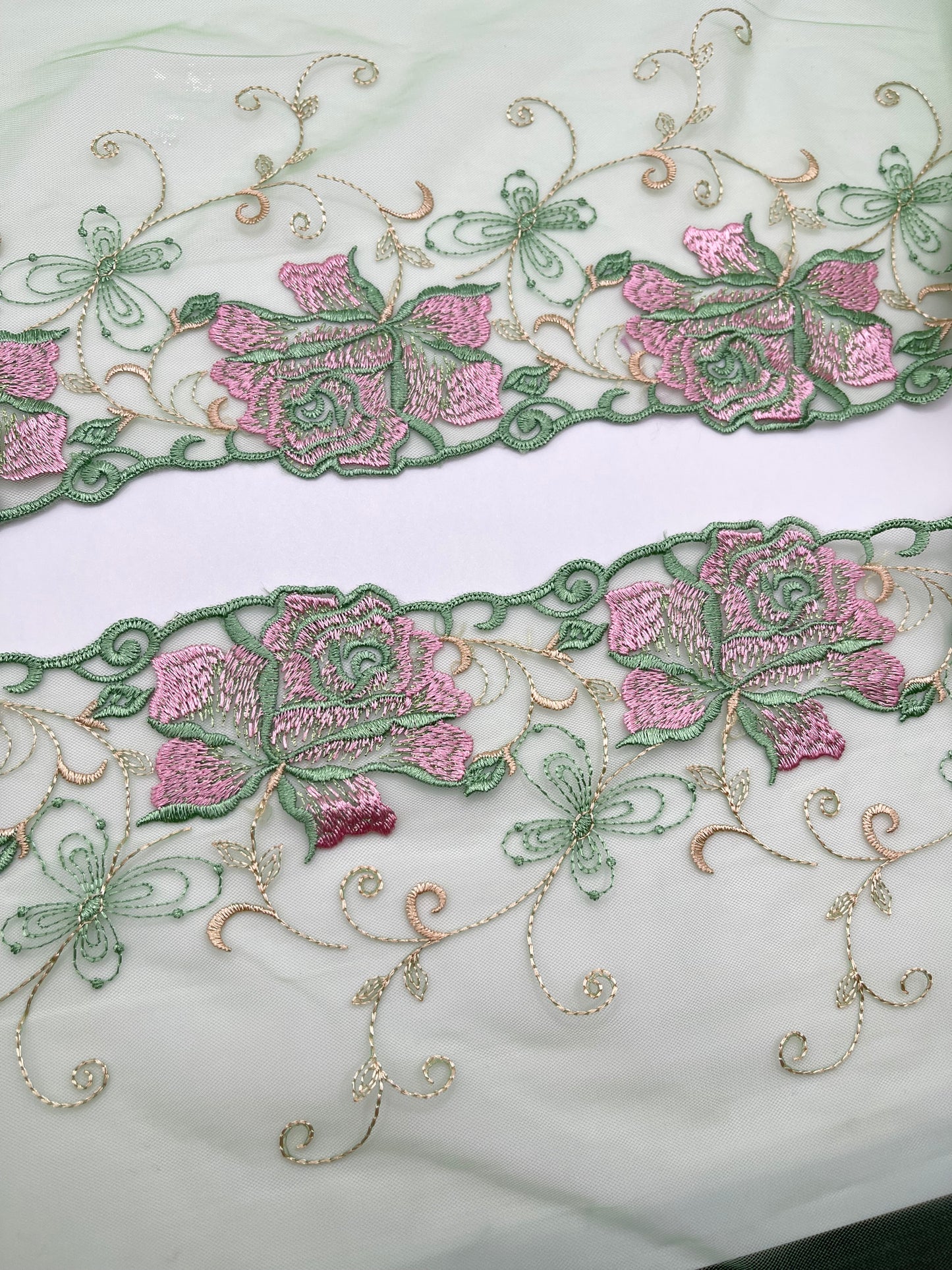 Rose Vert - Dentelle de Tulle Brodée 1 Metre (miroir)