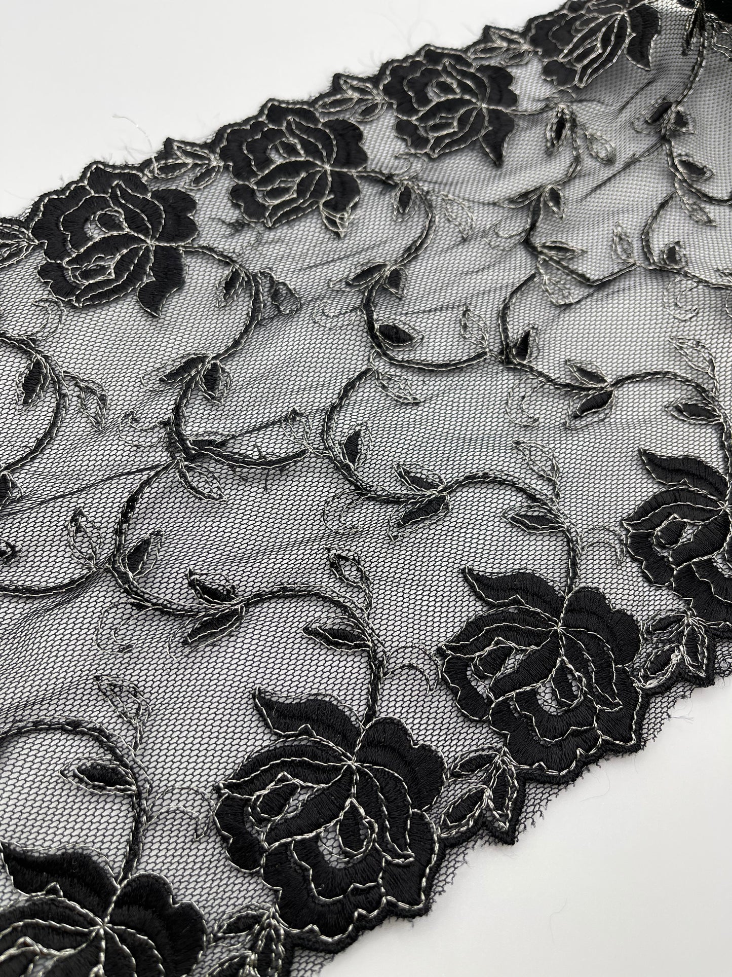Rose de Minuit - Dentelle Tulle Brodée