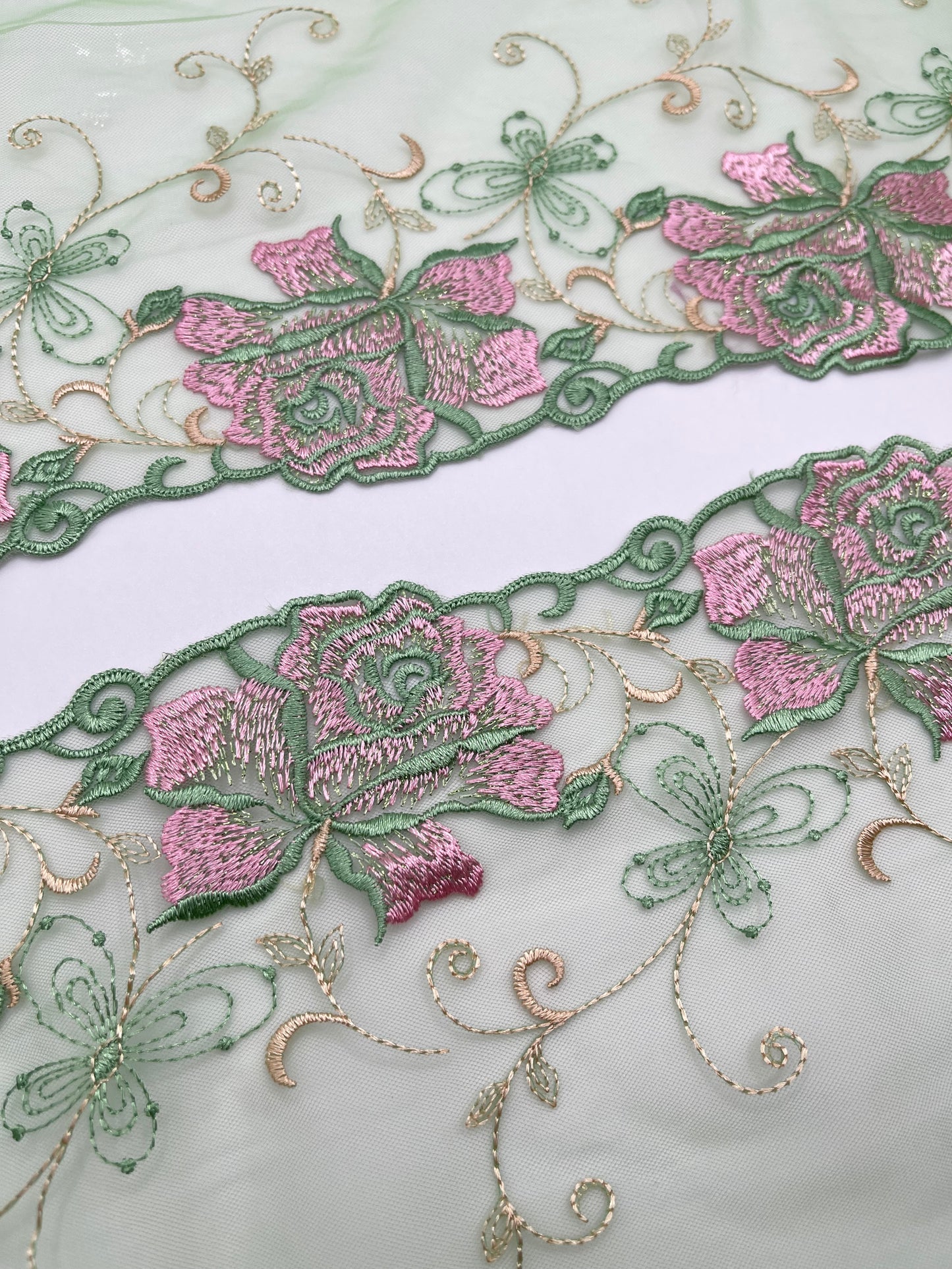 Rose Vert - Dentelle de Tulle Brodée 1 Metre (miroir)