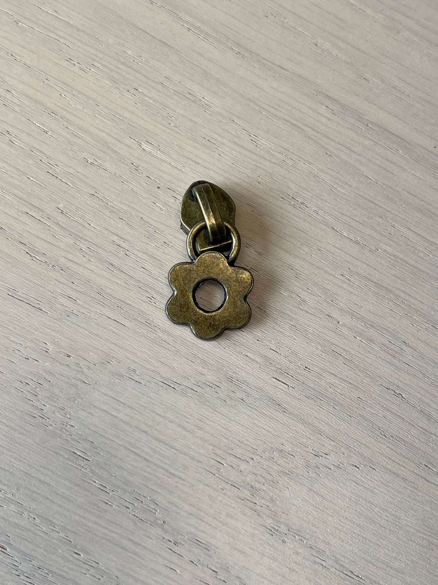 Full Daisy Zipper Pulls - 3 Colors!! (#5 Zipper)
