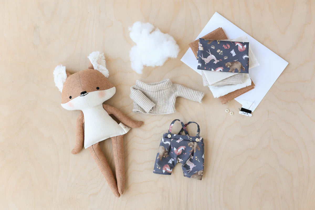 **Pre-Order** Mes Petites Lunes - Sewing Kit - Bernard Fox Doll