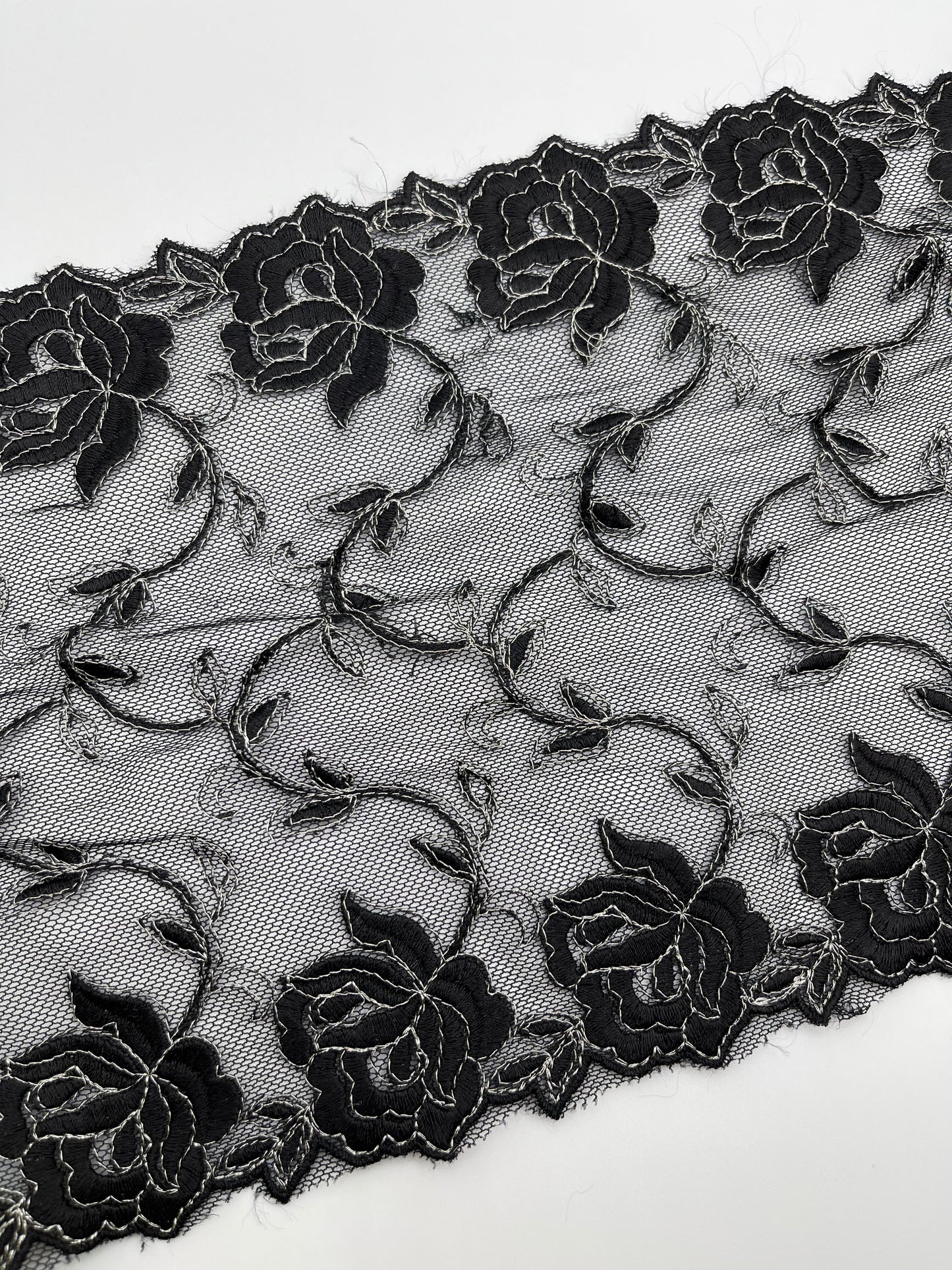 Rose de Minuit - Dentelle Tulle Brodée