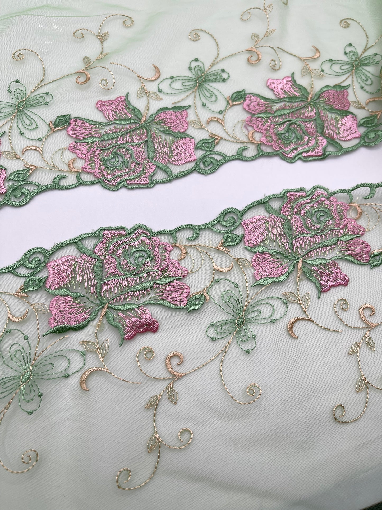 Rose Vert - Dentelle de Tulle Brodée 1 Metre (miroir)