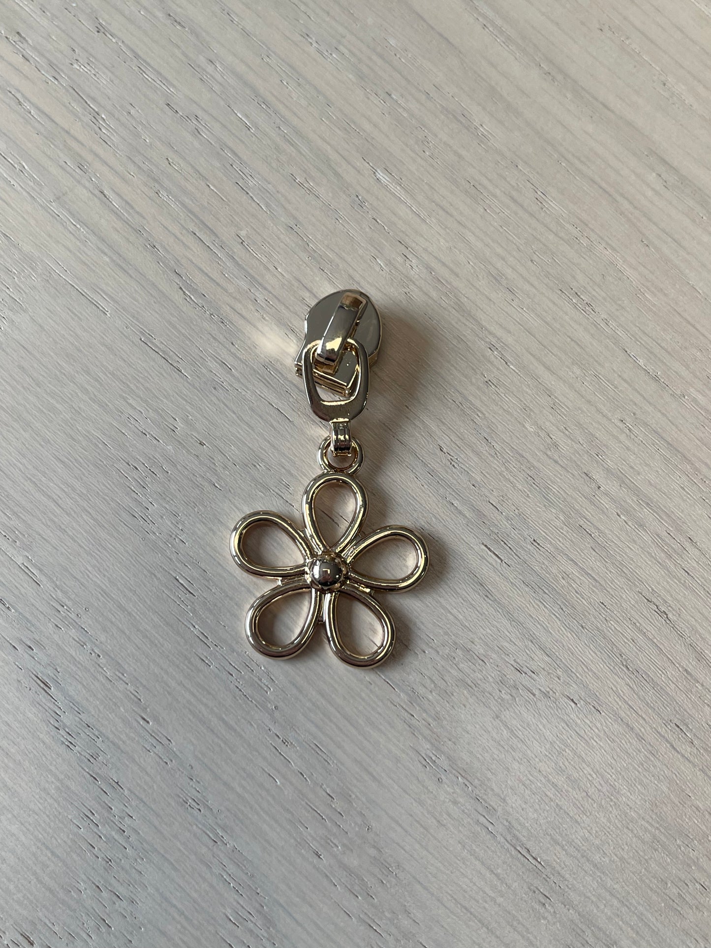 Daisy Zipper Pulls - 5 Colors!! (#5 Zipper)