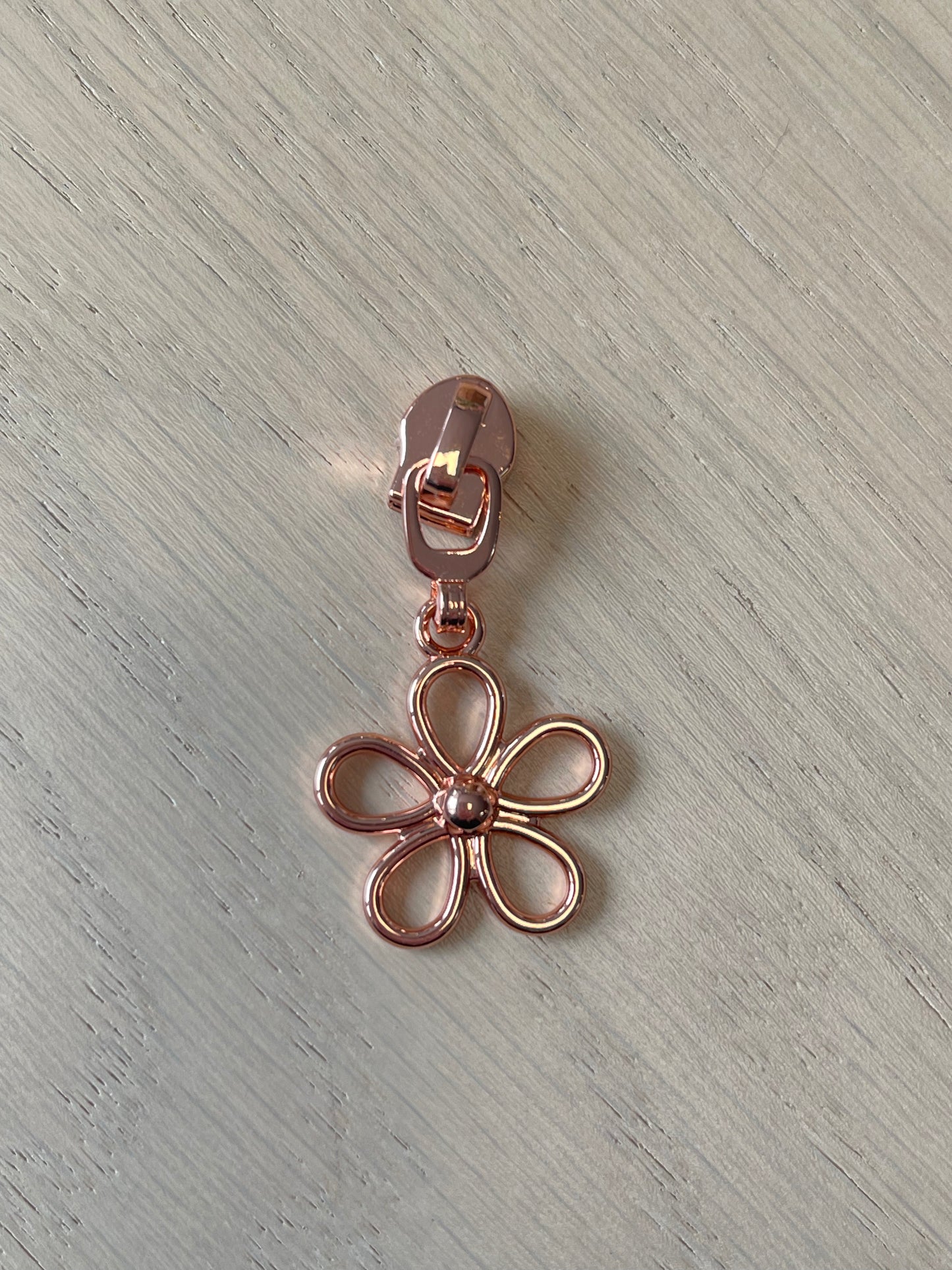 Daisy Zipper Pulls - 5 Colors!! (#5 Zipper)