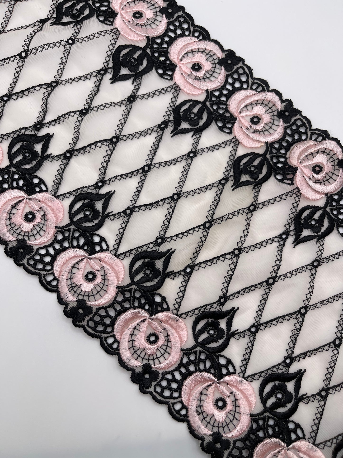 Rose Noir - Dentelle de Tulle Brodée
