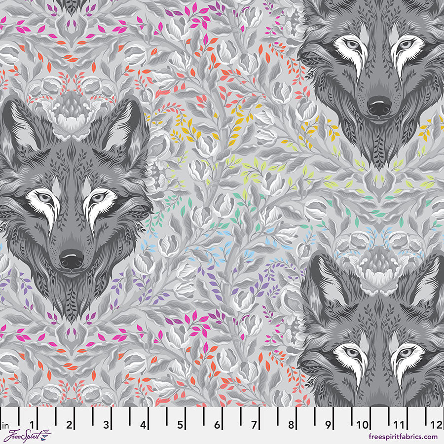 **PRÉCOMMANDE** Tula Pink - Graywork - Wolf of Pink Street (Fog)