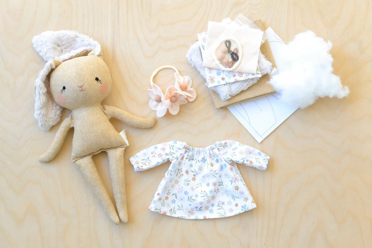 **Pre-Order** Mes Petites Lunes - Sewing Kit - Jeanne Bunny Doll