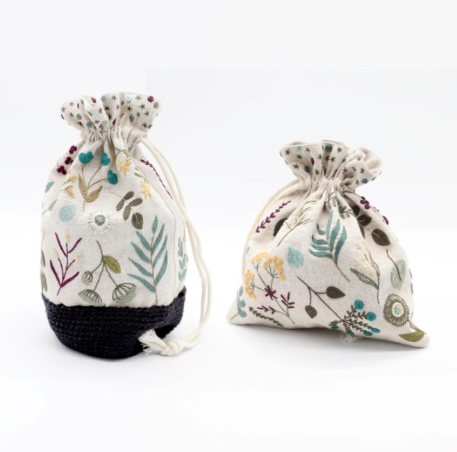 Pochon Azur - Kit broderie - Un chat dans l'aiguilles