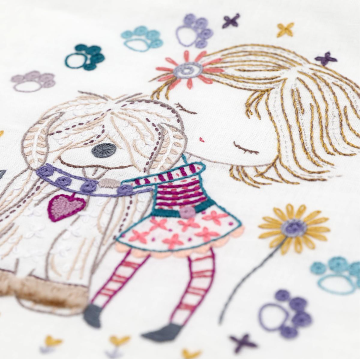 Quand Salomé câline son chien - Embroidery kit - Un chat dans l'aiguille