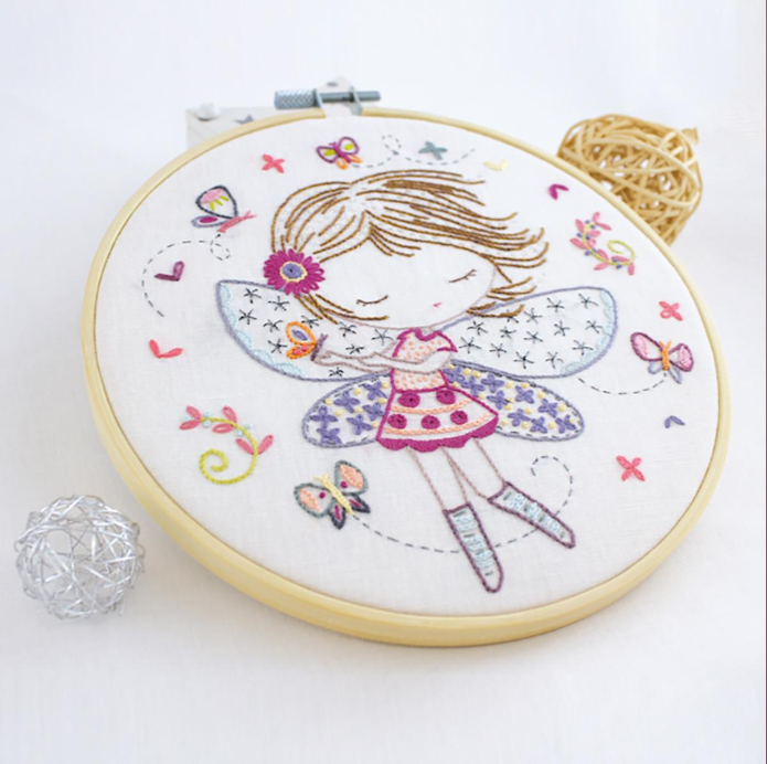 Quand Salomé joue à la fée - Embroidery kit - Un chat dans l'aiguille