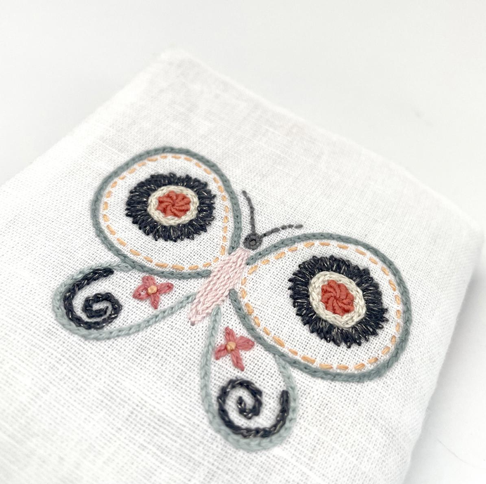 Needles books - Butterfly - Embroidery kit - Un chat dans l'aiguille