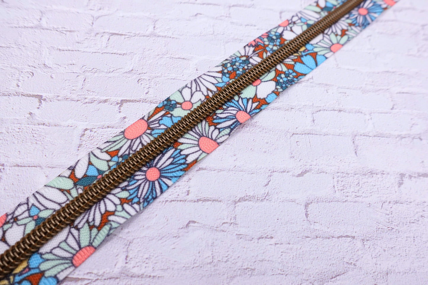 Fun Coloured Daisy Zipper Tape # 5 Zipper (1 Meter)