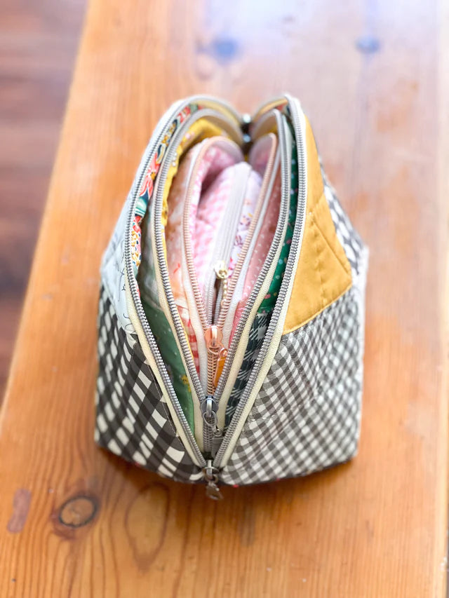 Minki Kim Criss Cross Pouch Set - Printed Pattern English