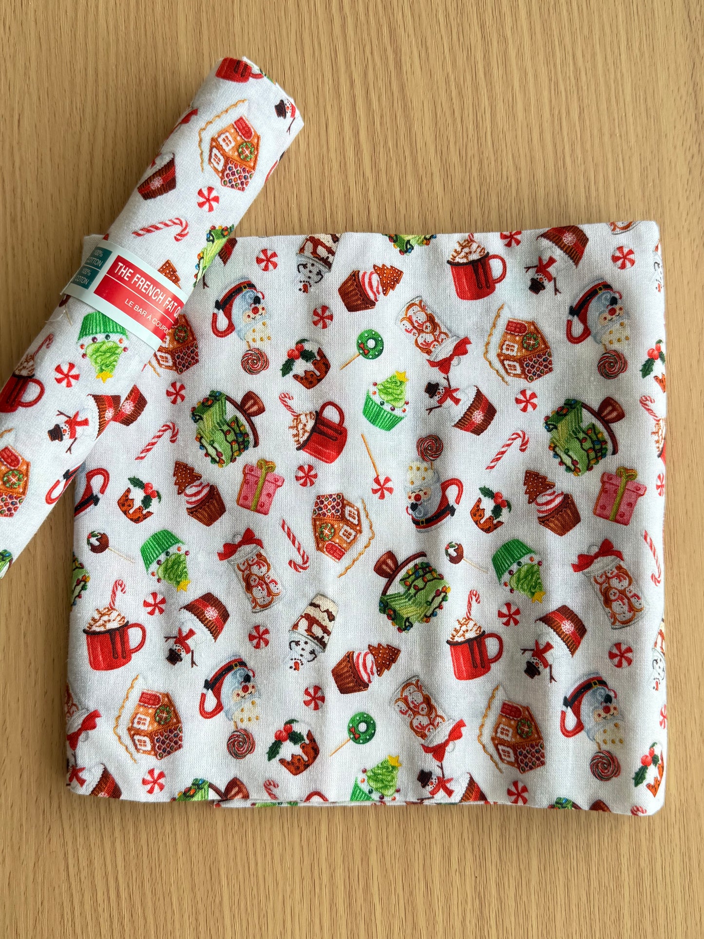 Christmas Fat Quarters - Le Bar A Coupon (19" x 27")