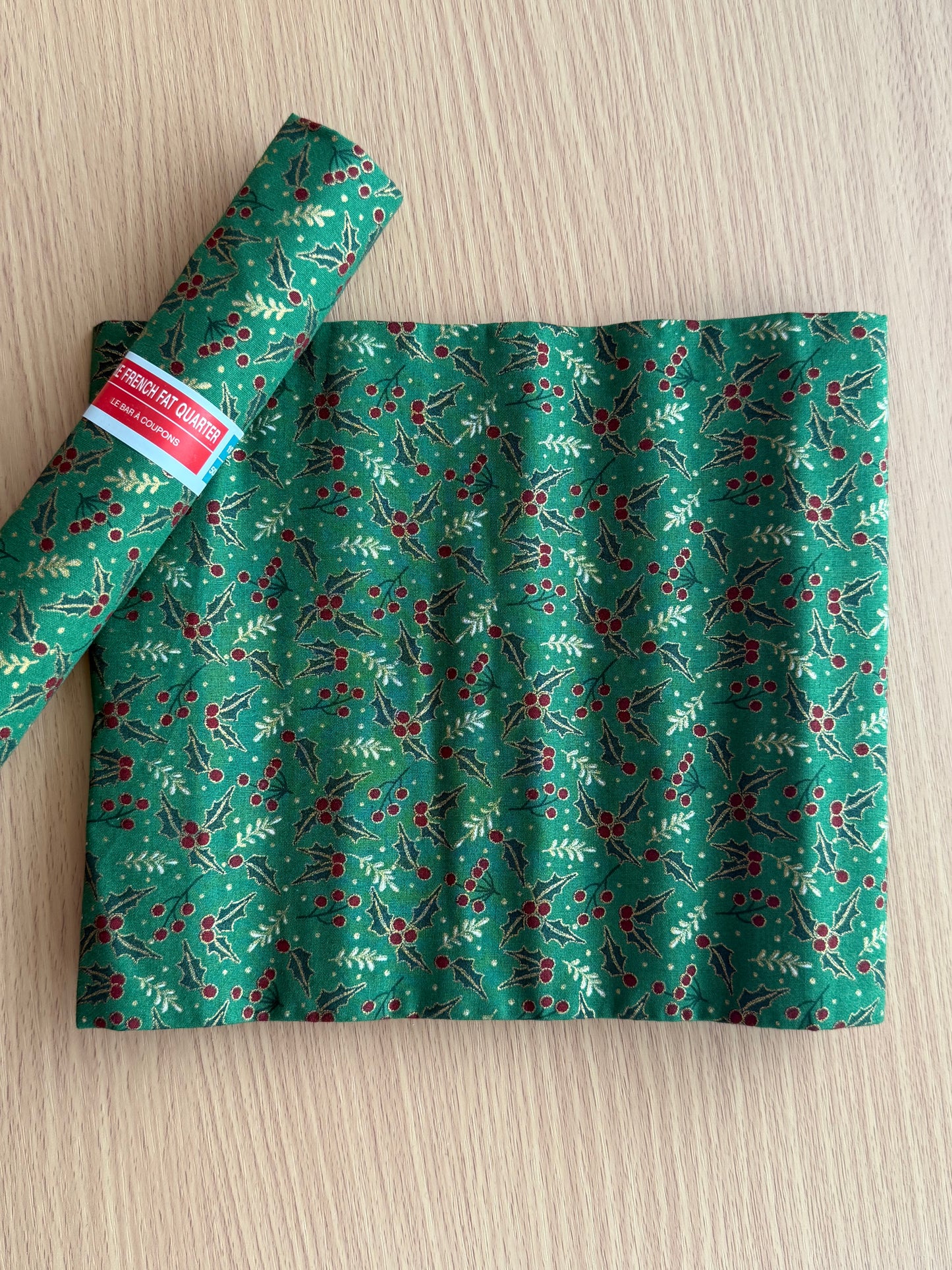 Christmas Fat Quarters - Le Bar A Coupon (19" x 27")