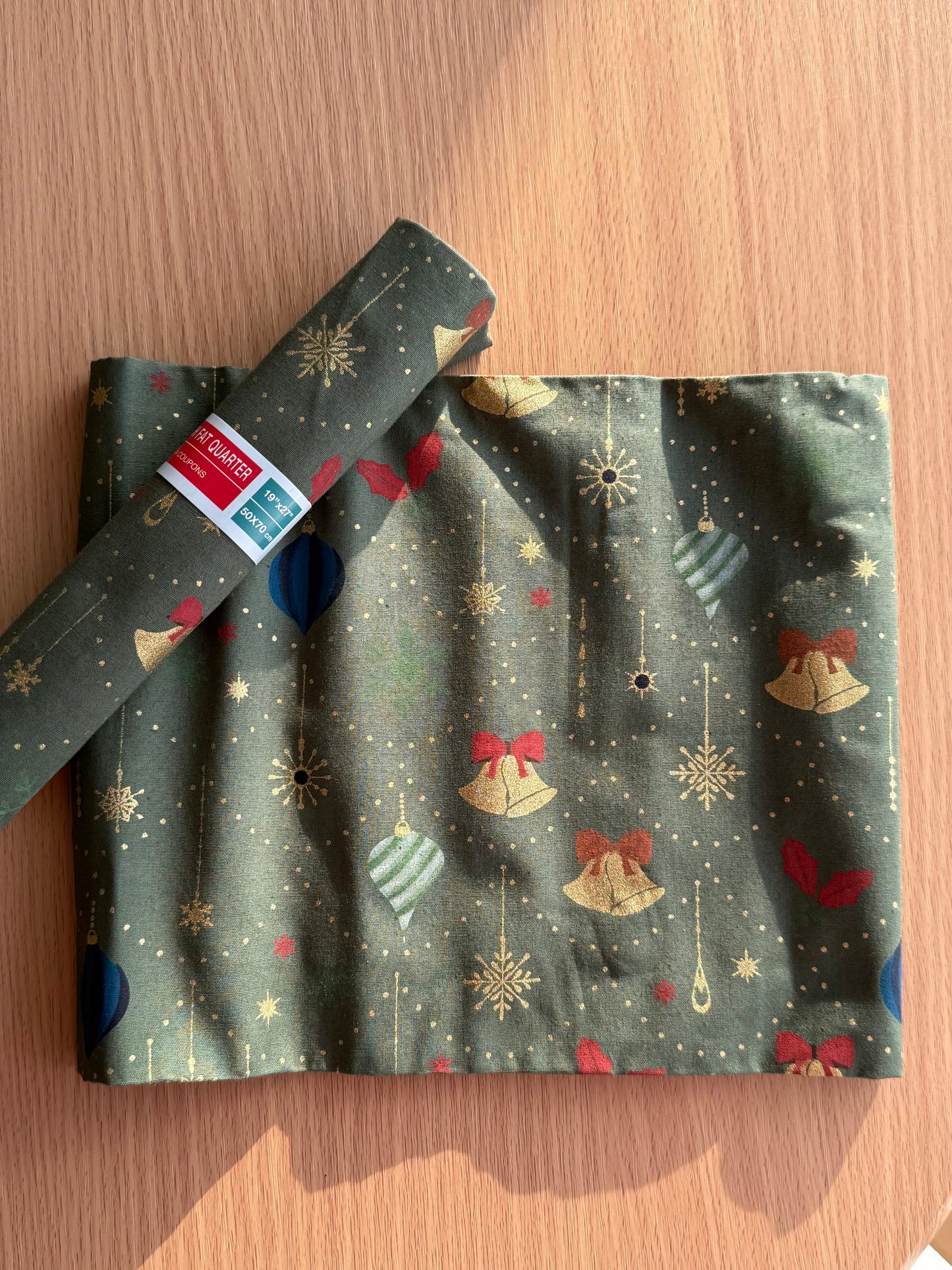 Christmas Fat Quarters - Le Bar A Coupon (19" x 27")