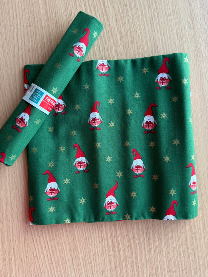 Christmas Fat Quarters - Le Bar A Coupon (19" x 27")