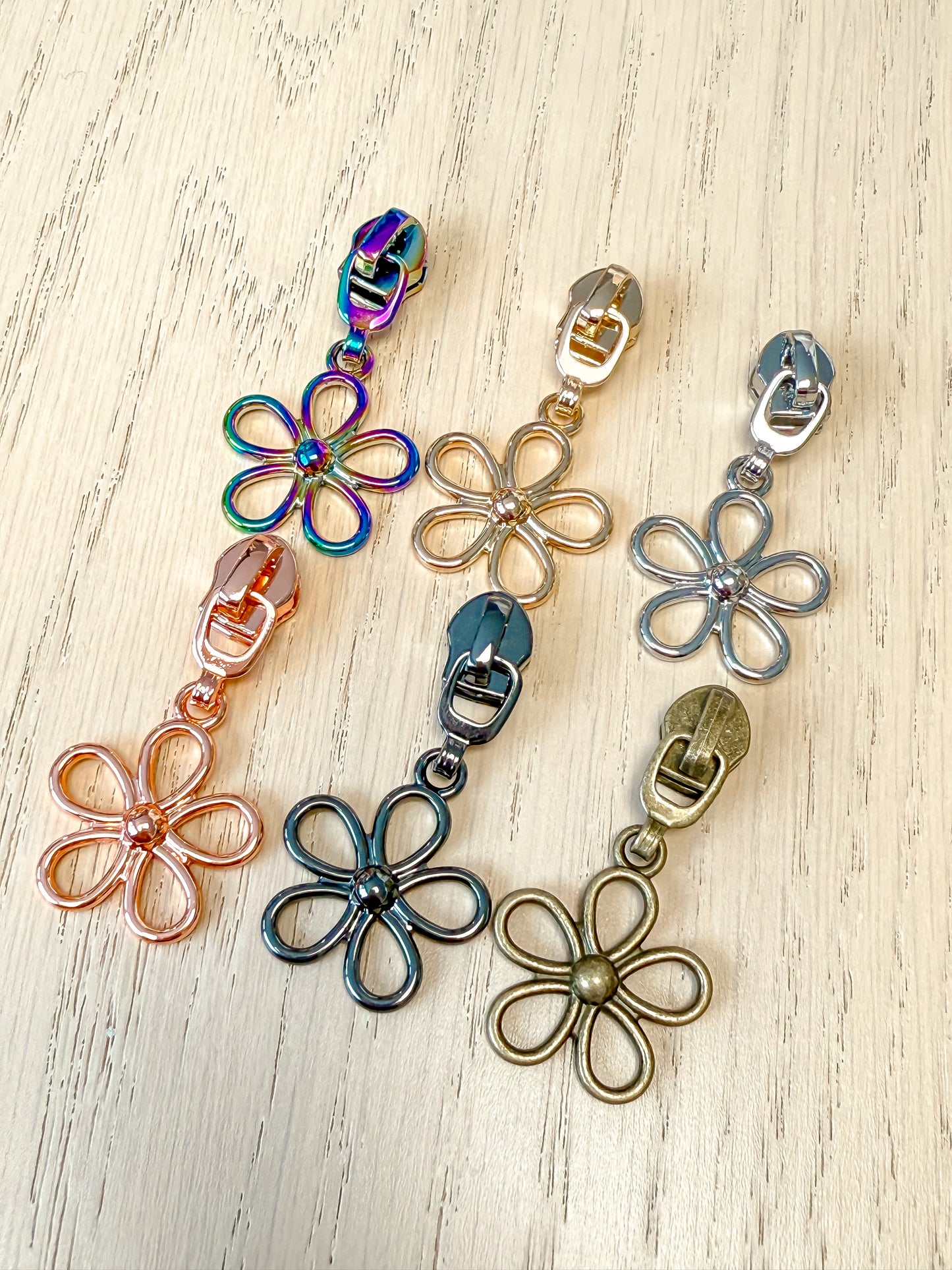 Daisy Zipper Pulls - 6 Colors!! (#5 Zipper)
