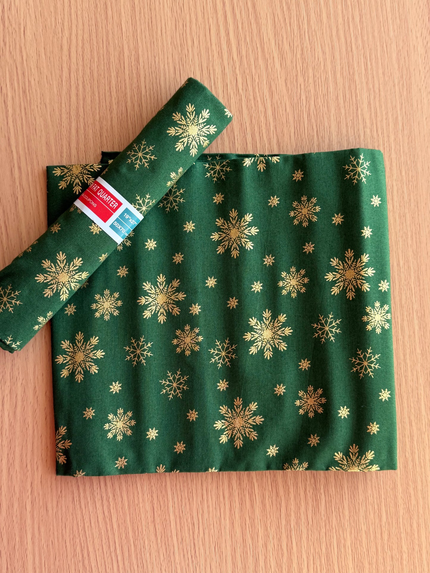 Christmas Fat Quarters - Le Bar A Coupon (19" x 27")