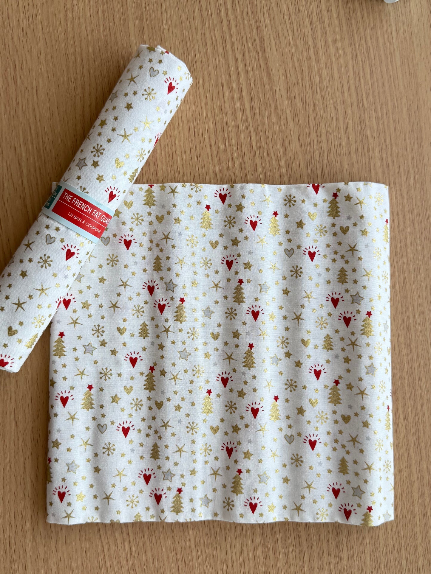 Christmas Fat Quarters - Le Bar A Coupon (19" x 27")