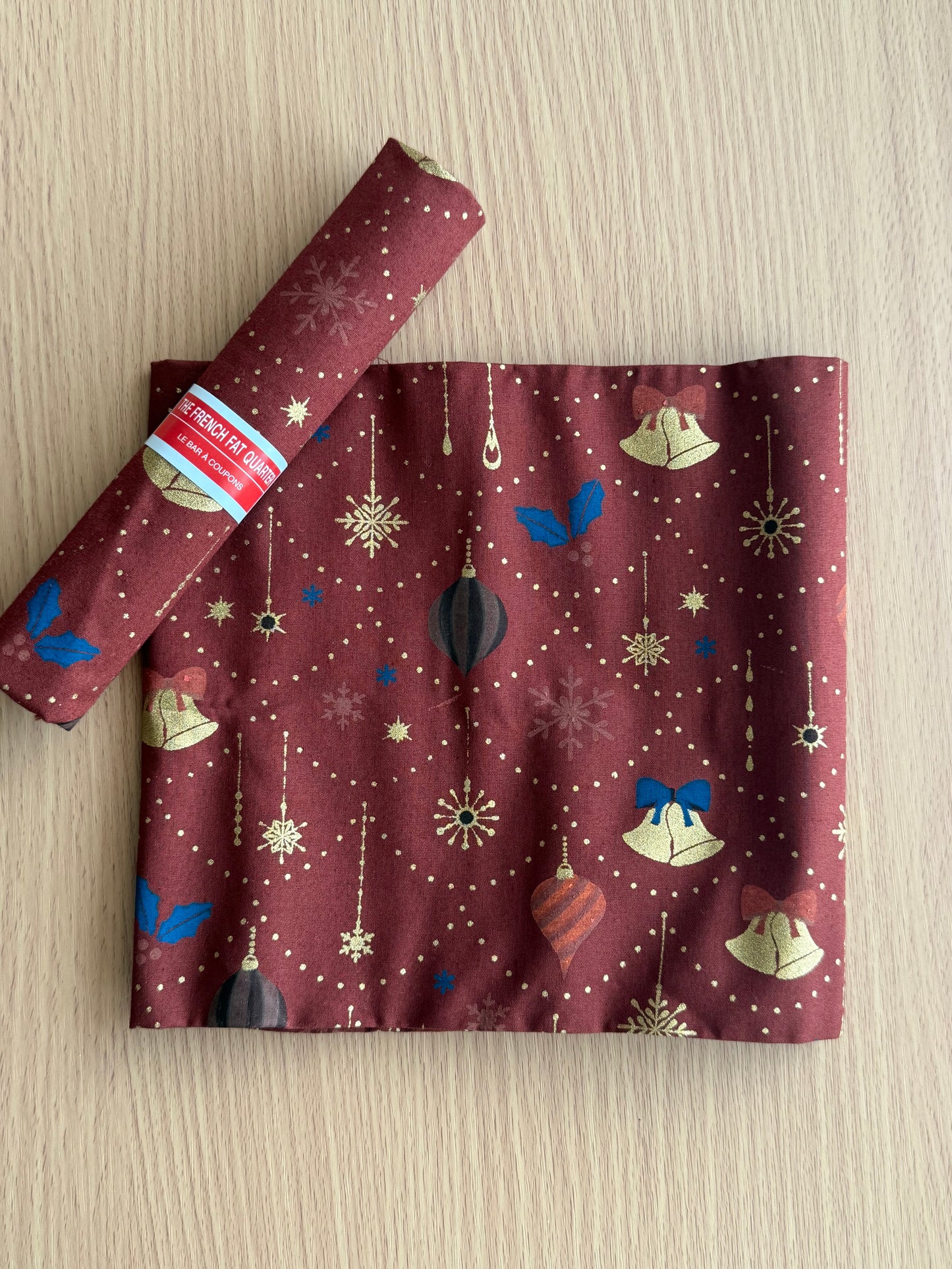 Christmas Fat Quarters - Le Bar A Coupon (19" x 27")