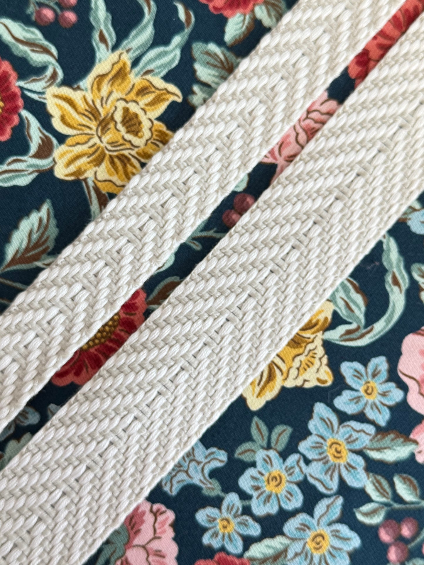 Sangle Jacquard Chevron 1"-1,5" en coton/polyester (arc-en-ciel noir/blanc, gris/blanc, vert/blanc)
