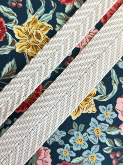 Sangle Jacquard Chevron 1"-1,5" en coton/polyester (arc-en-ciel noir/blanc, gris/blanc, vert/blanc)