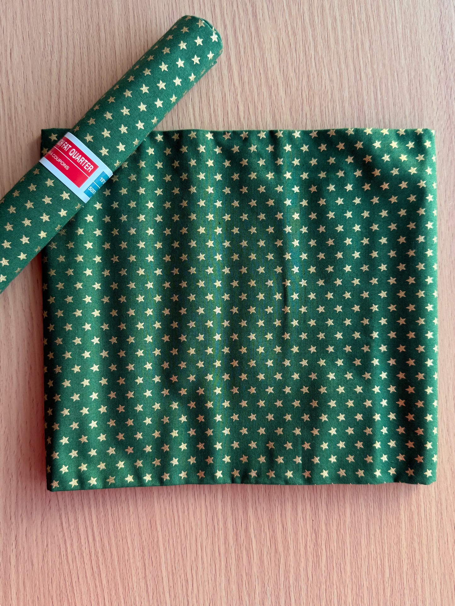 Christmas Fat Quarters - Le Bar A Coupon (19" x 27")