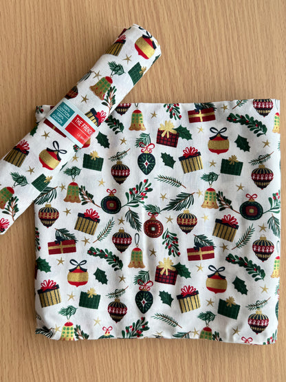 Christmas Fat Quarters - Le Bar A Coupon (19" x 27")