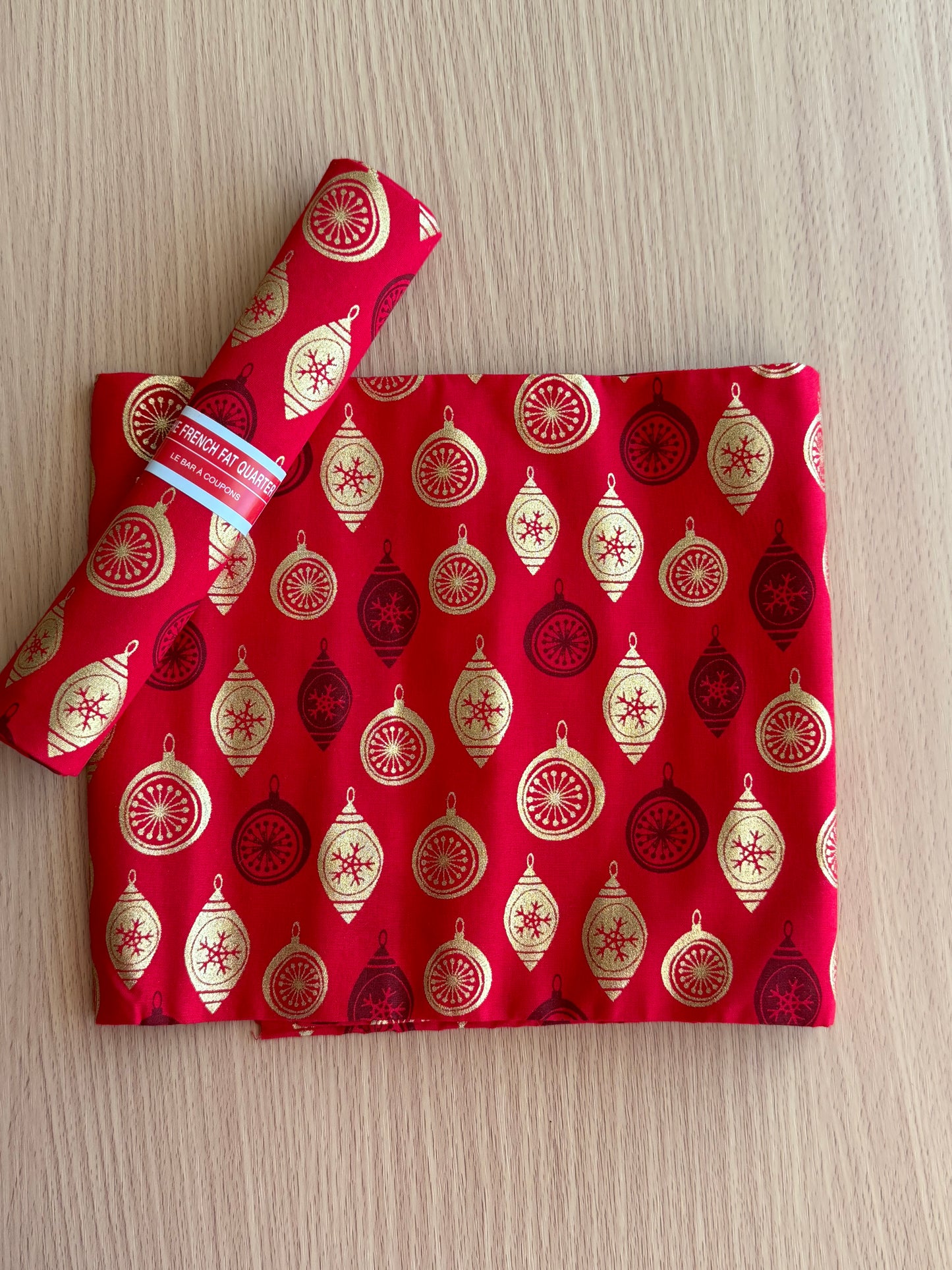 Christmas Fat Quarters - Le Bar A Coupon (19" x 27")