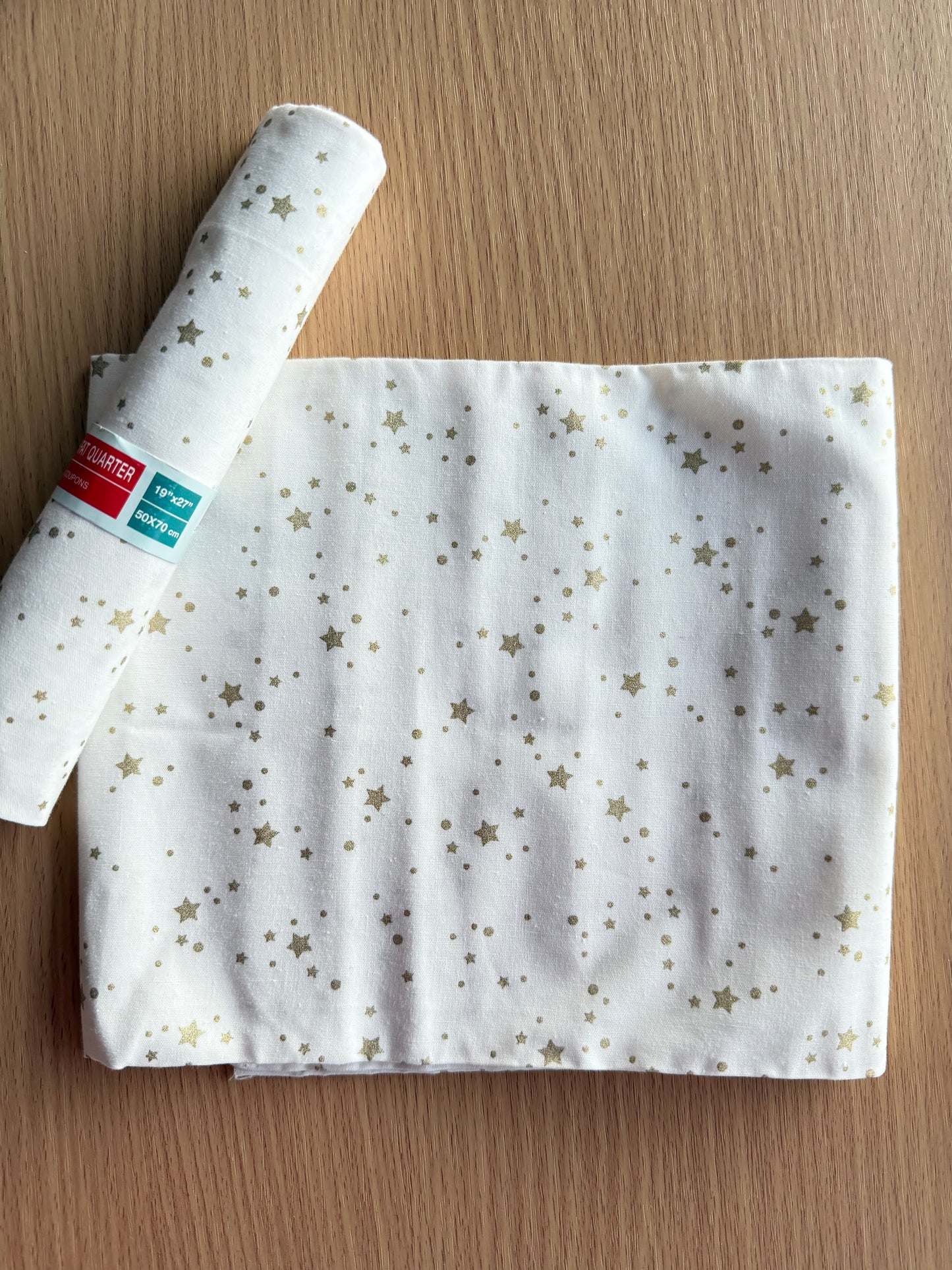 Christmas Fat Quarters - Le Bar A Coupon (19" x 27")