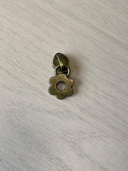 Full Daisy Zipper Pulls - 3 Colors!! (#5 Zipper)