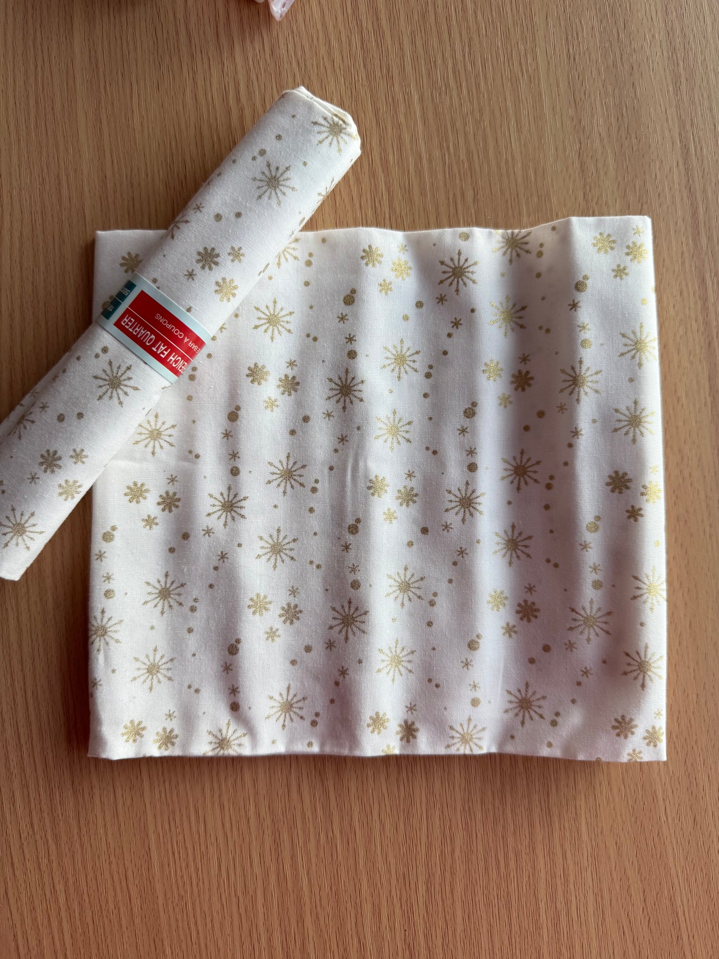 Christmas Fat Quarters - Le Bar A Coupon (19" x 27")