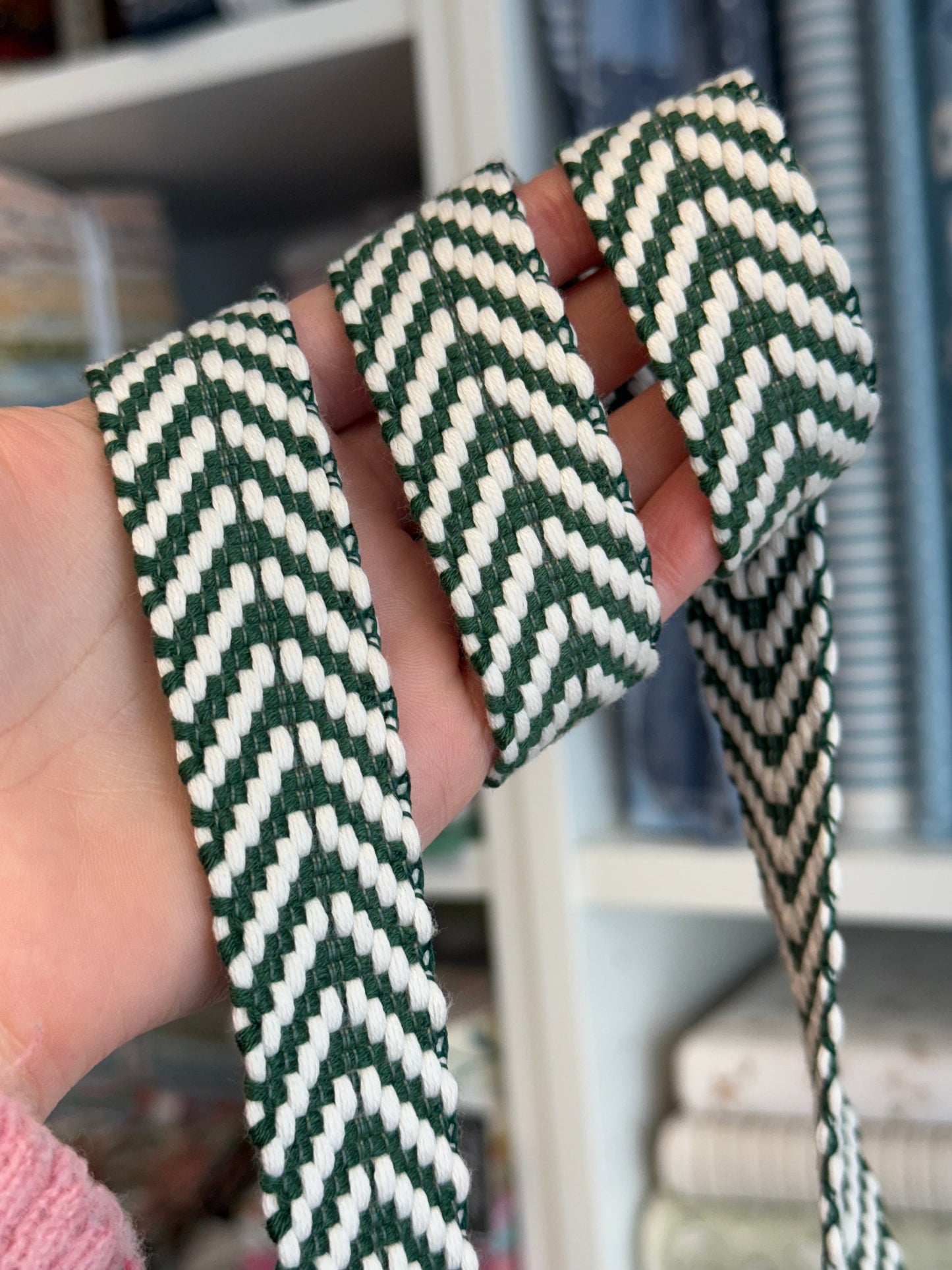 Sangle Jacquard Chevron 1"-1,5" en coton/polyester (arc-en-ciel noir/blanc, gris/blanc, vert/blanc)