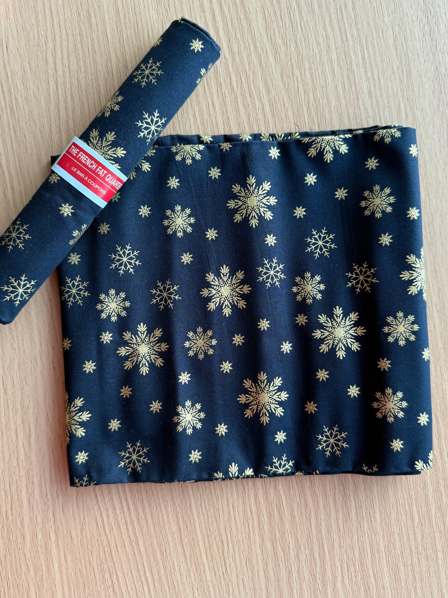 Christmas Fat Quarters - Le Bar A Coupon (19" x 27")