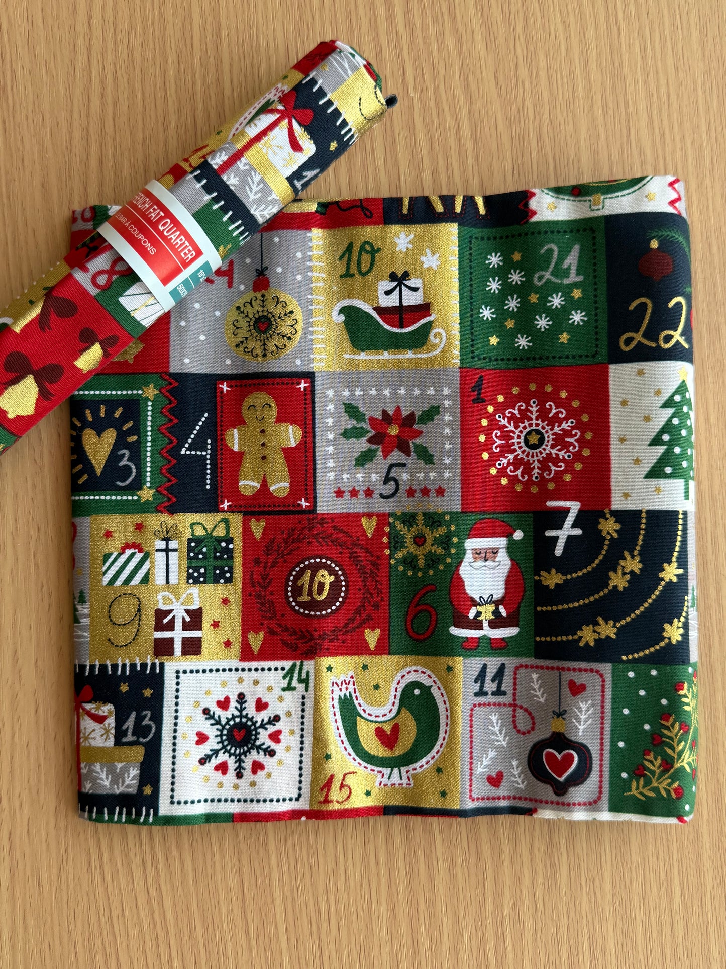 Christmas Fat Quarters - Le Bar A Coupon (19" x 27")