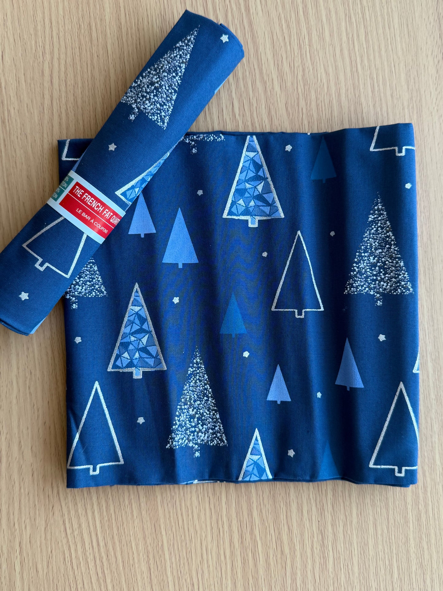 Christmas Fat Quarters - Le Bar A Coupon (19" x 27")