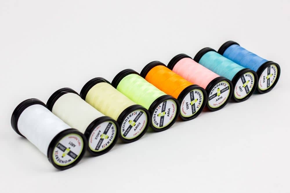 Ahrora™ - Fil polyester phosphorescent 40wt - 183 m (200 yd)