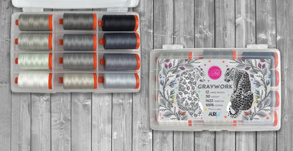 **PRÉCOMMANDE** Graywork (12 grandes bobines) par Tula Pink - Aurifil