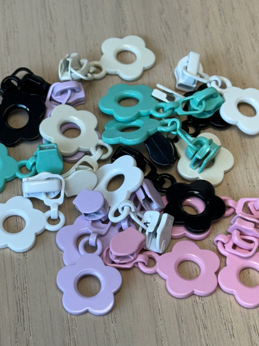 Daisy Zipper Pulls - 5 Colors!! (#3 Zipper)