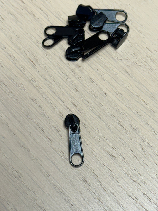 Regular Zipper Pull - Black (#3 Zipper)