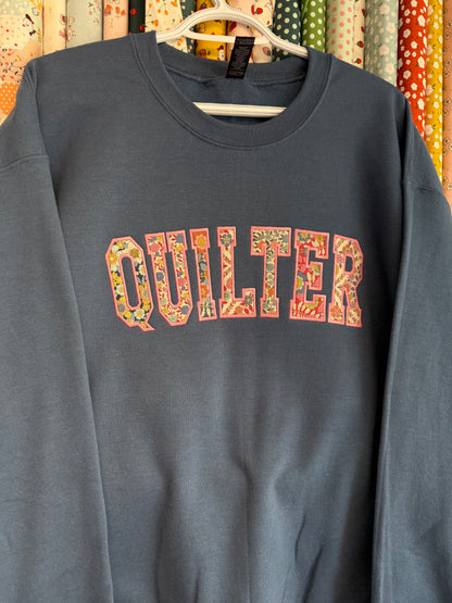 QUILTER - Tilda (Tissu de Wallflower) ÉDITION LIMITÉE - Sweat à capuche ou col rond brodé (Copie)