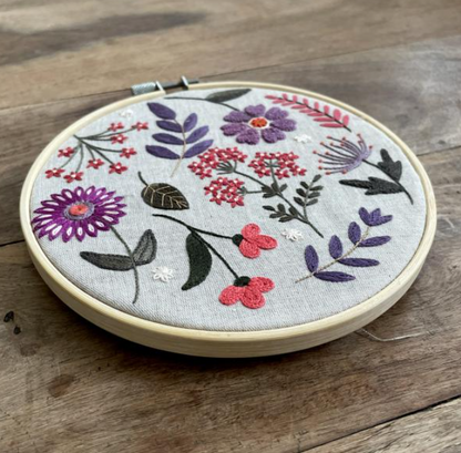 Cercle fleuri Angèle - Embroidery kit - Un chat dans l'aiguilles