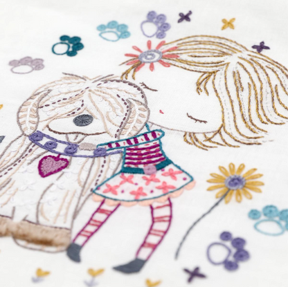 Quand Salomé câline son chien - Embroidery kit - Un chat dans l'aiguille